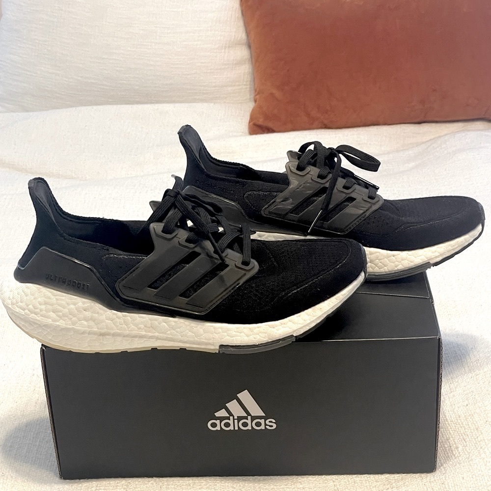 Adidas Ultraboost 21 Womens sz 8